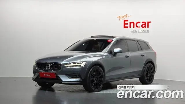 Volvo V60 Cross Country 2019 — Photo 11/20