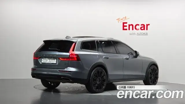 Volvo V60 Cross Country 2019 — Photo 7/20