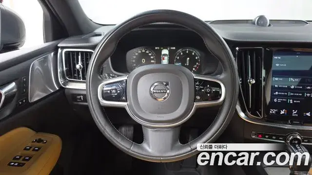 Volvo V60 Cross Country 2019 — Photo 5/20