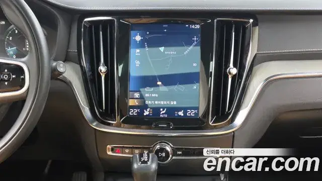 Volvo V60 Cross Country 2019 — Photo 14/20