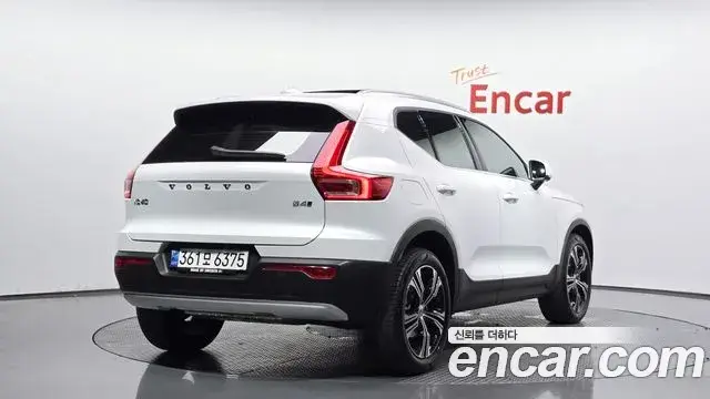 Volvo XC40 2022 — Photo 23/32