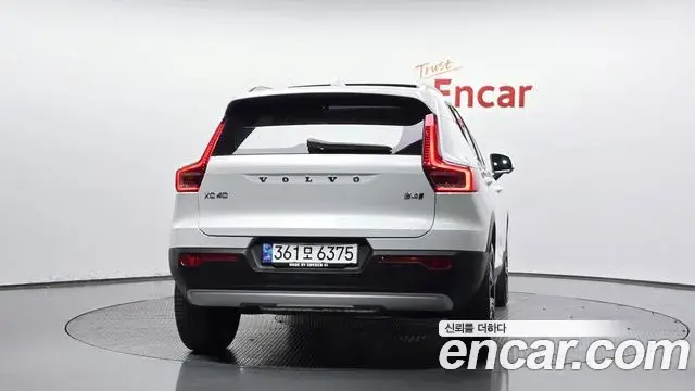 Volvo XC40 2022 — Photo 24/32