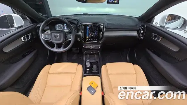 Volvo XC40 2022 — Photo 22/32