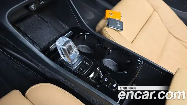 Volvo XC40 2022 — Photo 32/32