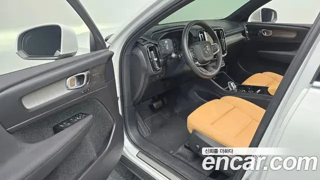 Volvo XC40 2022 — Photo 29/32