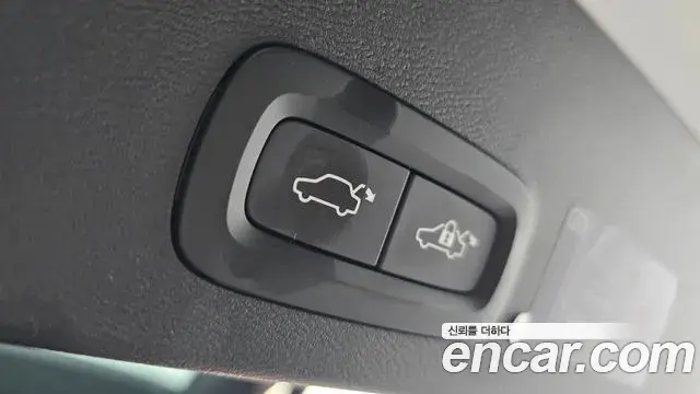 Volvo XC40 2022 — Photo 18/32
