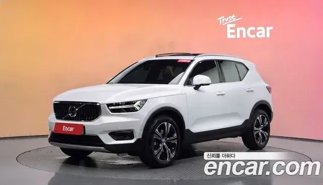 Volvo XC40 2022 — Photo 5/32