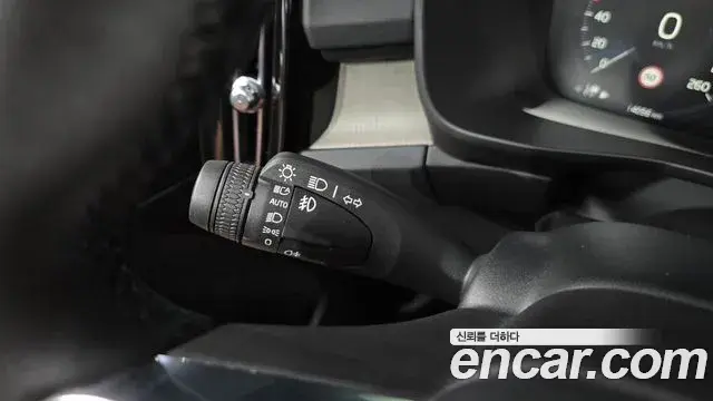 Volvo XC40 2022 — Photo 11/32