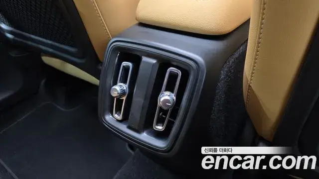 Volvo XC40 2022 — Photo 31/32