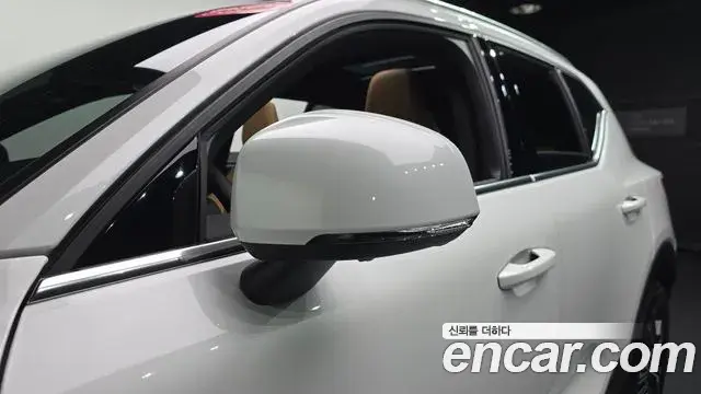 Volvo XC40 2022 — Photo 20/32