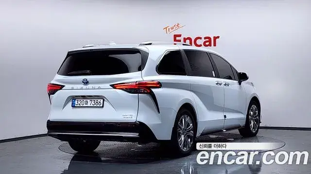 Toyota Sienna 2022 — Şəkil 7/37