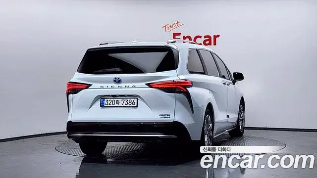 Toyota Sienna 2022 — Şəkil 15/37
