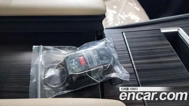 Toyota Sienna 2022 — Şəkil 28/37