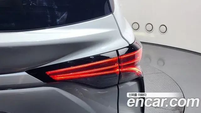 Toyota Sienna 2022 — Şəkil 10/37