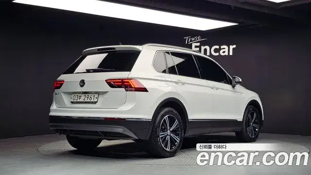 Volkswagen Tiguan 2018 — Фото 1/20