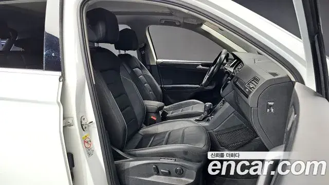 Volkswagen Tiguan 2018 — Фото 11/20