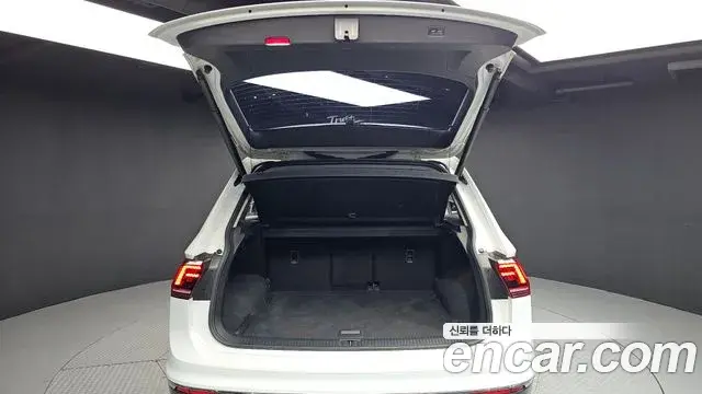 Volkswagen Tiguan 2018 — Фото 19/20