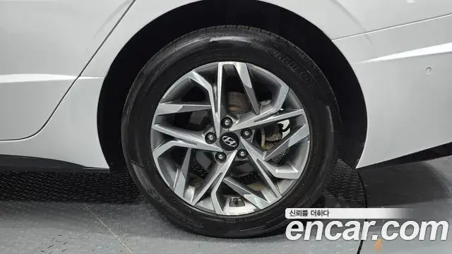 Hyundai Sonata Hybrid 2022 — Şəkil 28/30