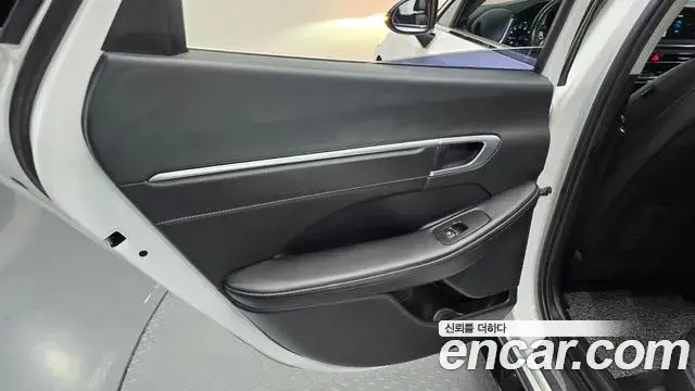 Hyundai Sonata Hybrid 2022 — Şəkil 25/30