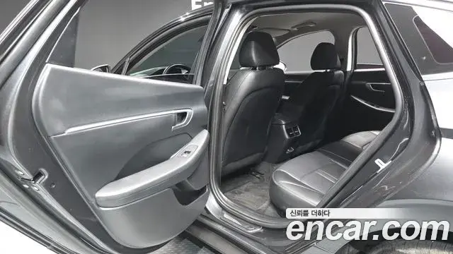 Hyundai Sonata Hybrid 2019 — Photo 7/30