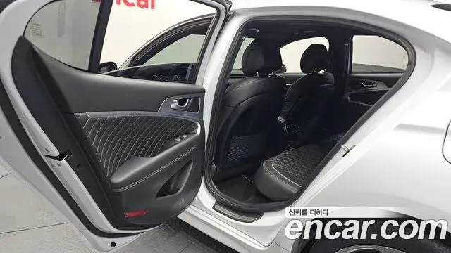 Genesis G70 2019 — Photo 7/20