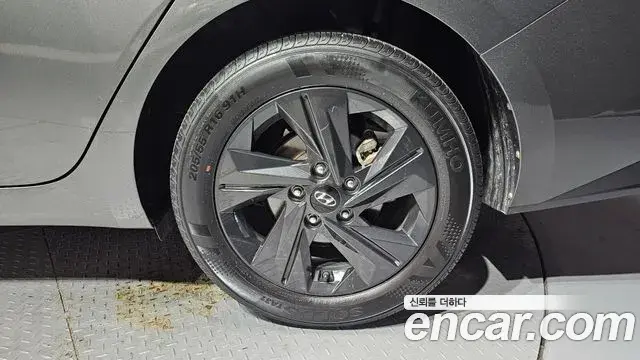 Hyundai The New Avante Hybrid 2022 — Photo 24/30