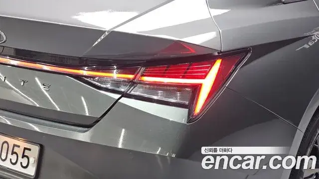 Hyundai The New Avante Hybrid 2022 — Photo 15/30