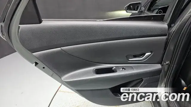 Hyundai The New Avante Hybrid 2022 — Photo 13/30