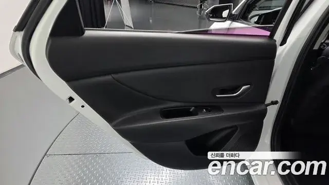 Hyundai The New Avante Hybrid 2020 — Photo 1/30