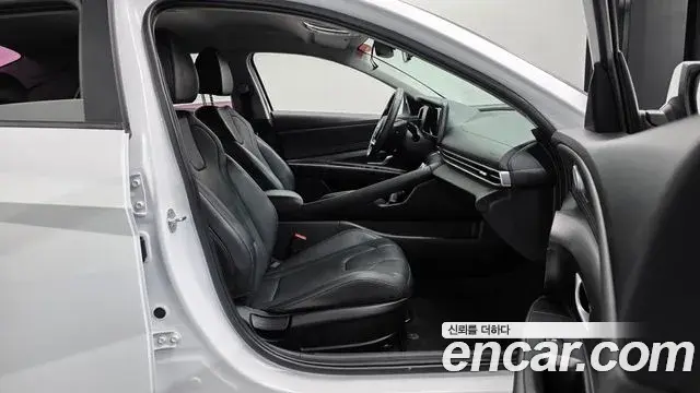 Hyundai The New Avante Hybrid 2020 — Photo 25/30