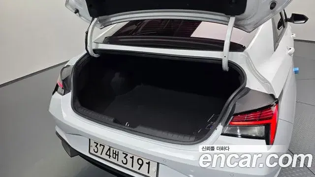 Hyundai The New Avante Hybrid 2020 — Photo 9/30