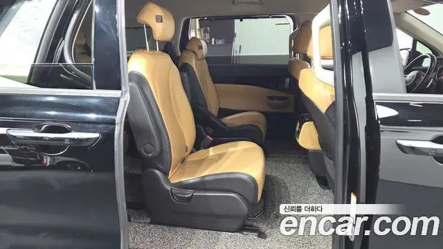 Kia Carnival 2022 — Photo 25/34