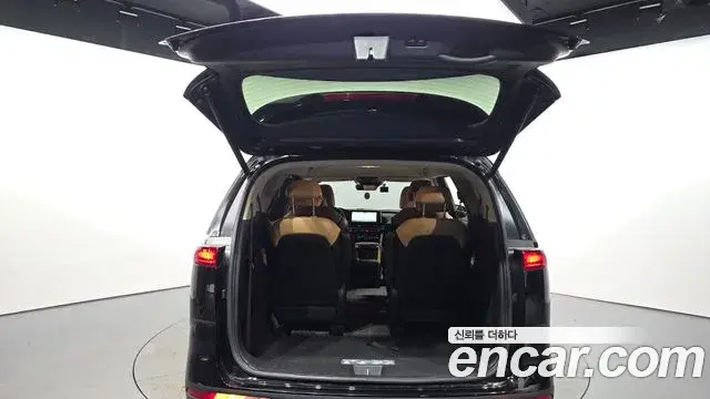 Kia Carnival 2022 — Photo 9/34