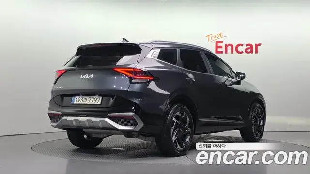 Kia Sportage 2023 — Фото 2/20