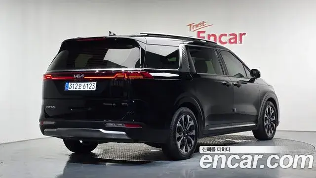 Kia Carnival 2023 — Фото 2/20