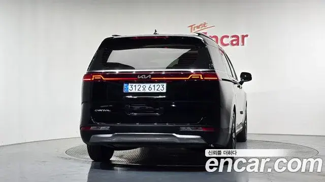 Kia Carnival 2023 — Фото 4/20