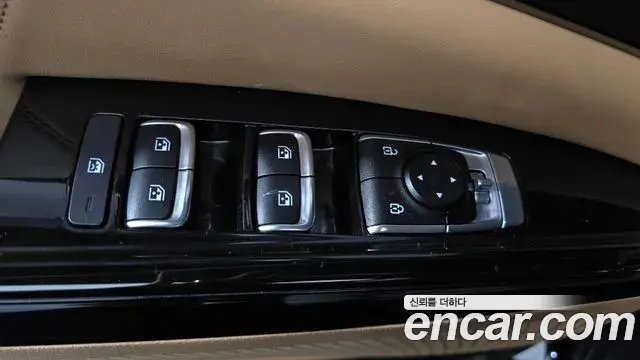 Kia Carnival 2023 — Photo 2/31