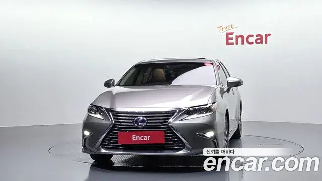 Lexus ES300h 2018 — Şəkil 33/33