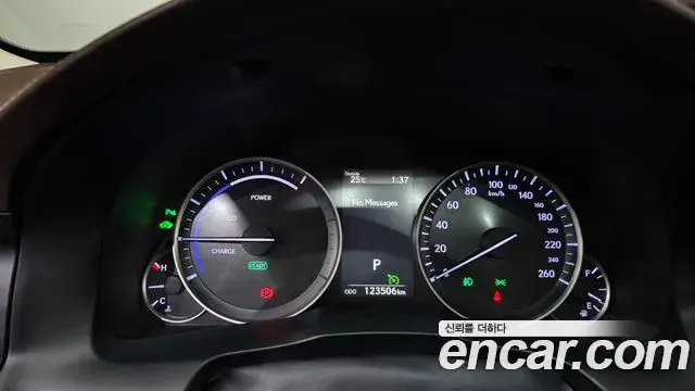 Lexus ES300h 2018 — Şəkil 1/33
