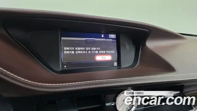 Lexus ES300h 2018 — Şəkil 32/33