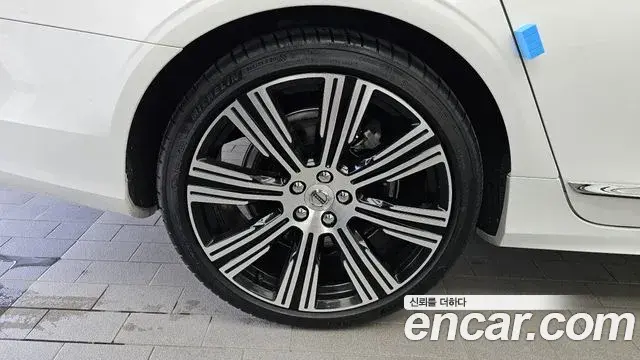 Volvo S90 2024 — Photo 21/35