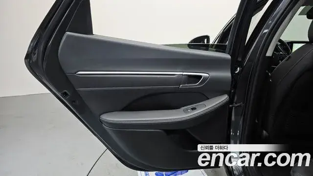 Hyundai Sonata Hybrid 2022 — ფოტო 16/31