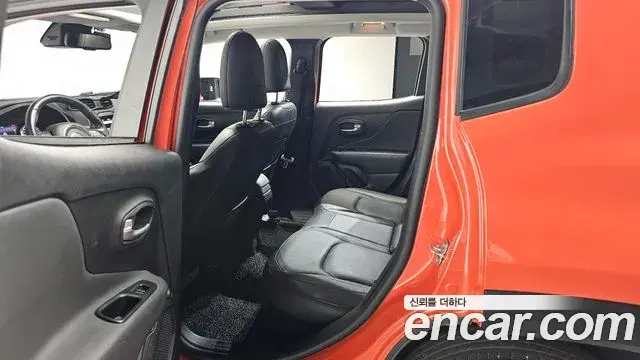 Jeep Renegade 2020 — Photo 26/32