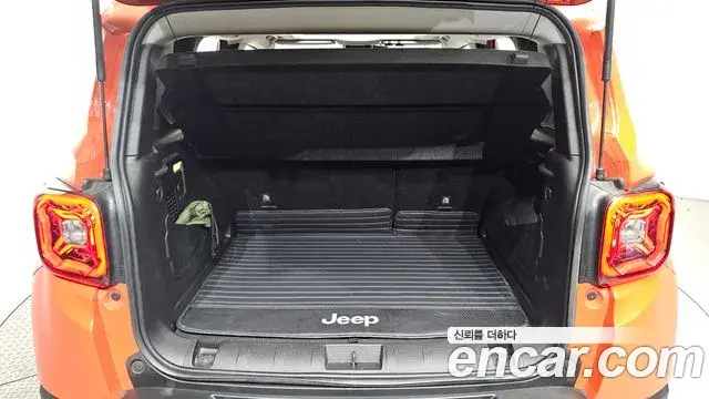 Jeep Renegade 2020 — Photo 27/32