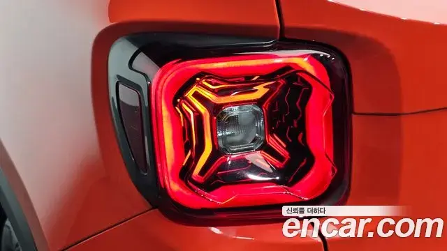 Jeep Renegade 2020 — Photo 10/32
