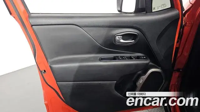 Jeep Renegade 2020 — Photo 24/32