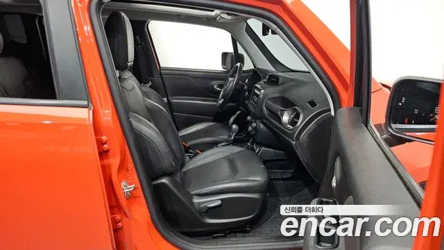 Jeep Renegade 2020 — Photo 30/32