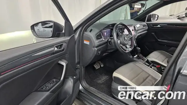 Volkswagen T-Roc 2021 — Photo 25/32