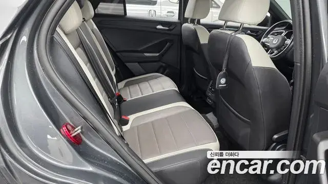 Volkswagen T-Roc 2021 — Photo 23/32