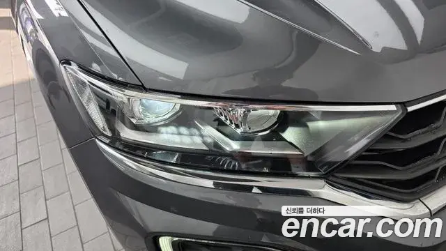 Volkswagen T-Roc 2021 — Photo 17/32